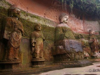 Socha velkého buddhy u města Le-an v pohoří E-mej-an, provincie Henan