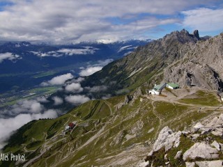 Pohled z Hafelekarspitze do údolí Inntal, Tyrolsko