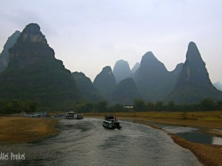 Skalní útvary v okolí řeky Li