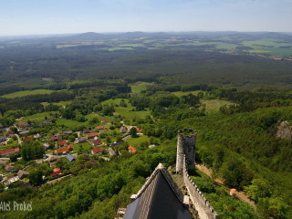 Pohled z hradu Bezdìz