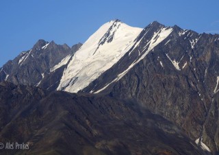 Tebulosmta 4493 m, nejvyšší hora Východního Kavkazu a nejvyšší hora Čečenska.