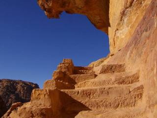 Petra, schoditě na vrchol Al-Madbah