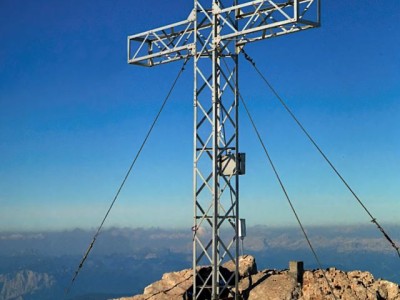 Hoher Dachstein (2995 m), vrcholový kříž