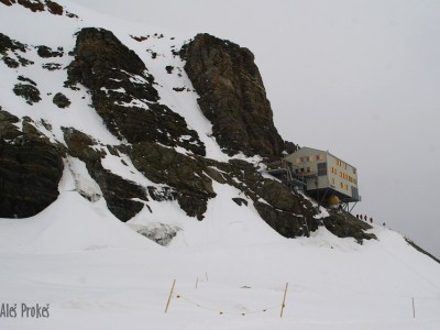 Chata Mönchsjochhütte (3657 m), Bernské alpy