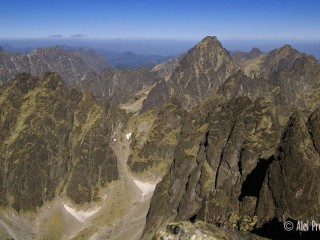 Pohled z výstupu na Gerlach, Batizovská dolina, vzadu Vysoká 2547 m