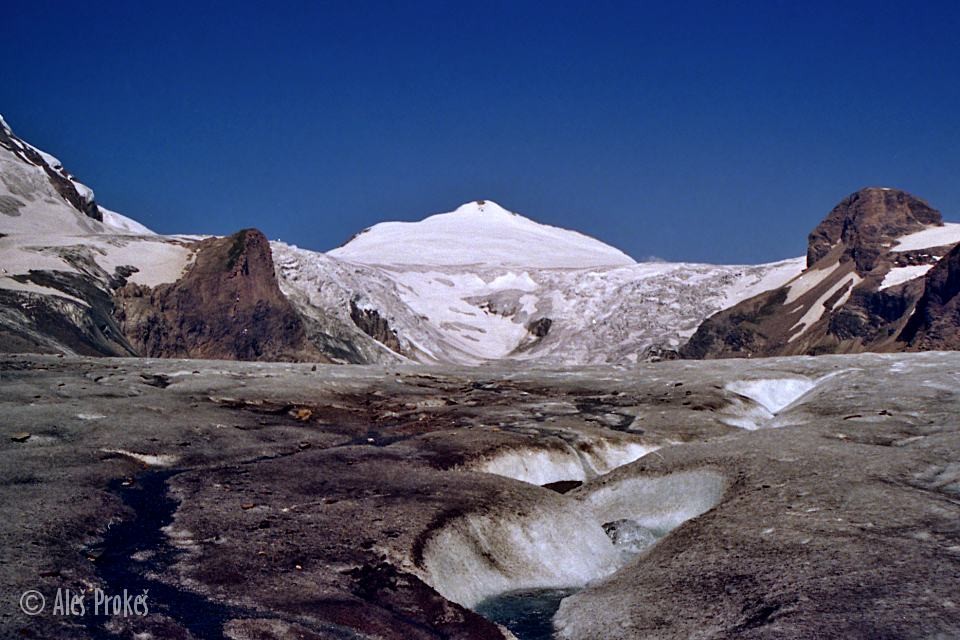 Ledovec Pasterze pod vrcholem Johannisberg (3460m)