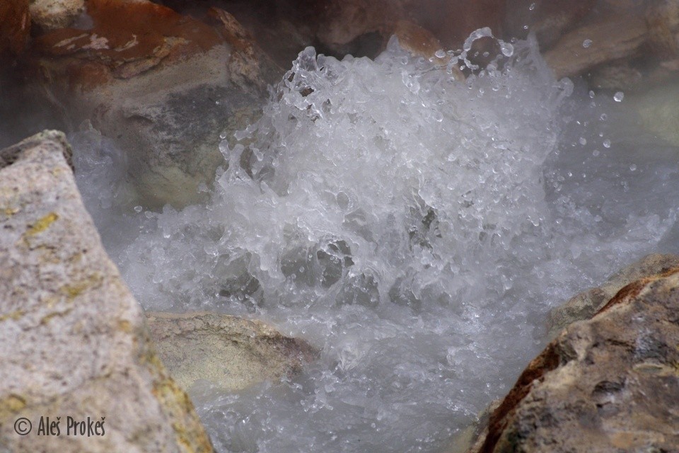 Horké prameny v oblasti Kawah Putih