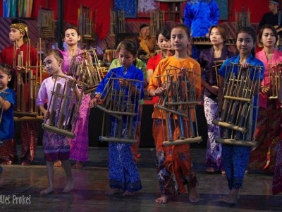 Představení v Saung Angklung, Bandung