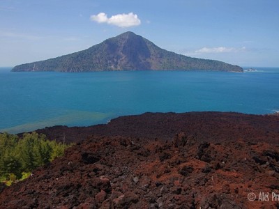 Krakatau a láva ze sopky Anak Krakatau