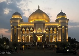 Mosque Nuansa Nabawi di Masjid Agung