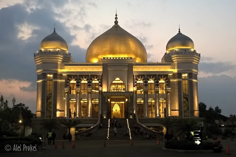 Velká Prorokova mešita u Trans Studia Bandung (Nuansa Nabawi di Masjid Agung)