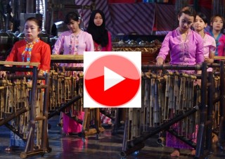 Představení v Saung Angklung Udjo