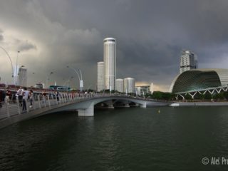 Pěší most u Esplanade Bridge